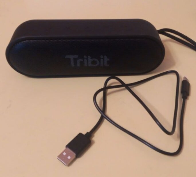 А вот зарядный шнур от колонки. 