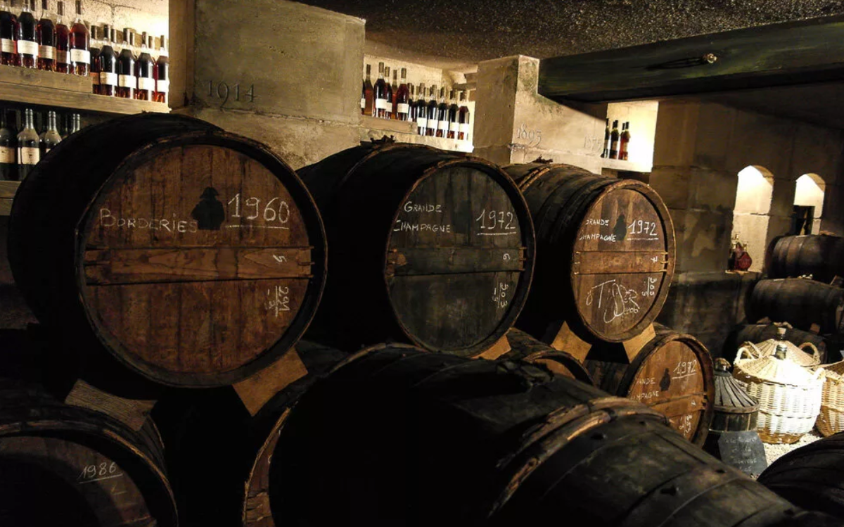 Коньяк хеннесси хо состав. Изобретатель коньяка. Хеннесси состав коньяк состав. Изобретатель коньяка. Граф шустов коньяк.