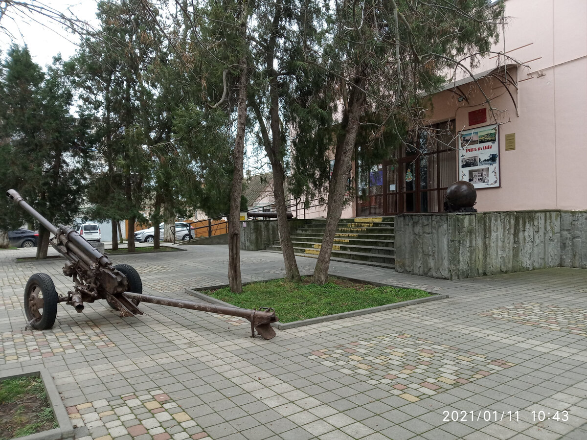 Вход в краеведческий музей