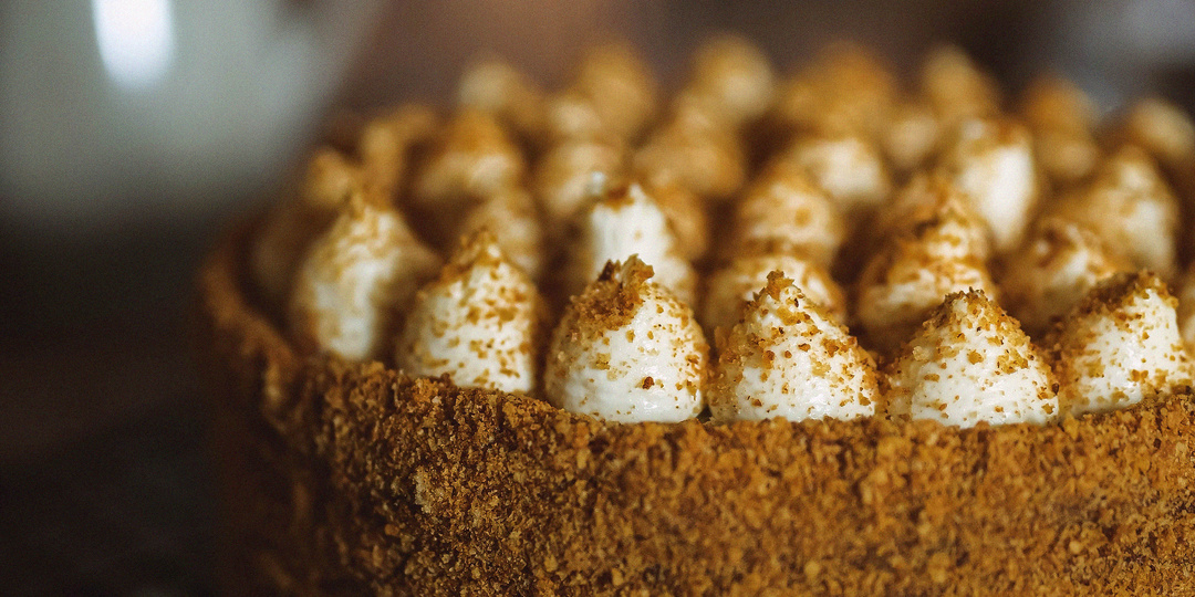 Классический торт "Медовик с заварным кремом": подробный рецепт