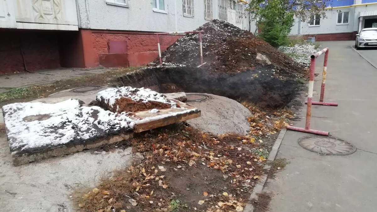     Нижнекамцы пожаловались на парящую яму во дворе дома №50 по проспекту Строителей, которую местный «Водоканал» игнорирует почти месяц. Проблему пообещали устранить до 3 ноября. Соответствующий ответ поступил Inkazan от пресс-службы мэрии города.