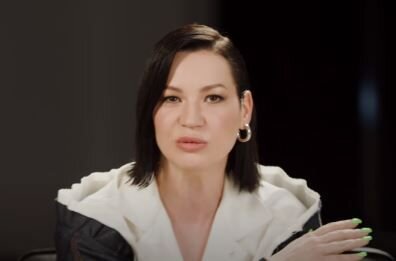    Кадр из видео Иды Галич «Есть вопросики»