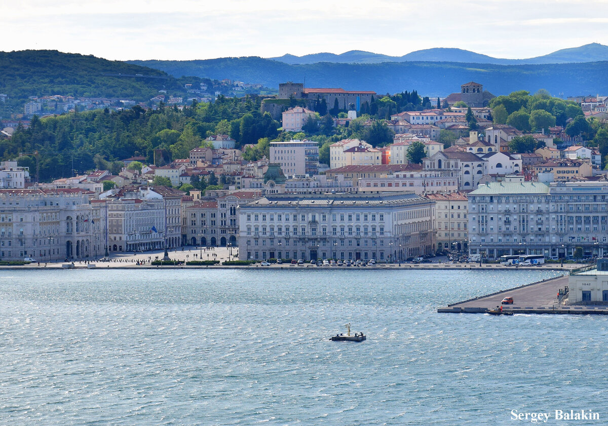 Морской фасад Триеста, май 2023 г. Фото автора