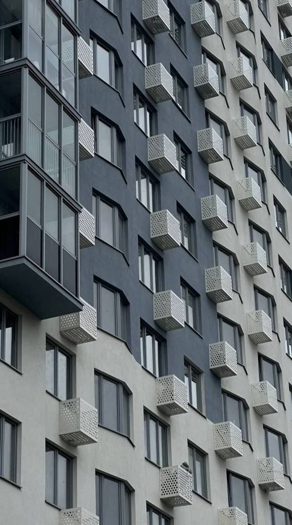 Таких домов сейчас полно в каждом регионе России: малогабаритное жилье очень востребовано
