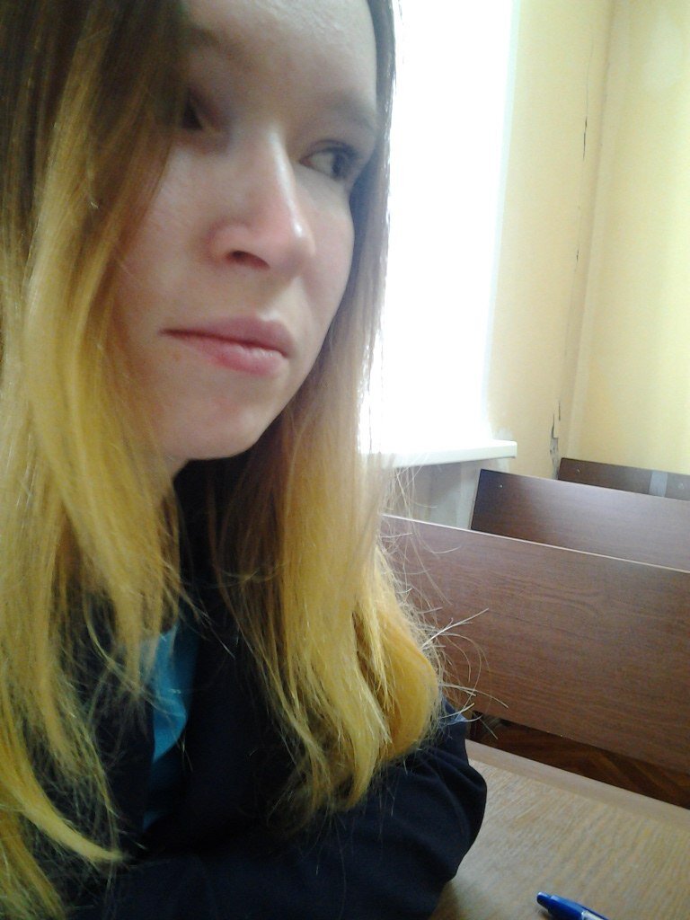 Нашла старинное фото из суда) Качество ужасное, извиняйте. Подруга шутит, что у нас юристов вечно уставший и задолбавшийся вид))) П.С. Фото не из Московского суда, а просто из одного из заседаний, даже год уже не вспомню)