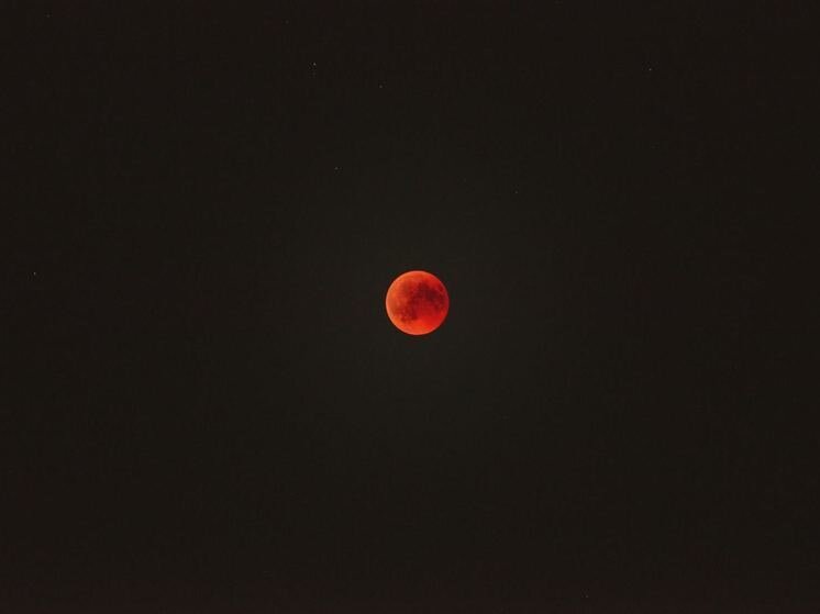     Кровавое лунное затмение обрушится на Землю 28 октября. ФОТО: unsplash.com
