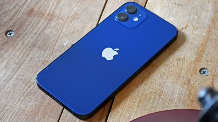    iPhone 12 — первый смартфон Apple с поддержкой MagSafe. Источник: tomsguide.com