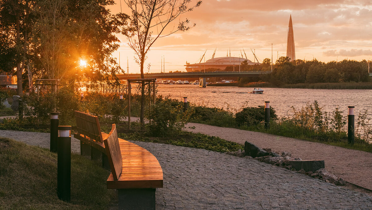 Локация для Neva Haus подобрана удачно, рядом есть все необходимое для комфортной жизни.