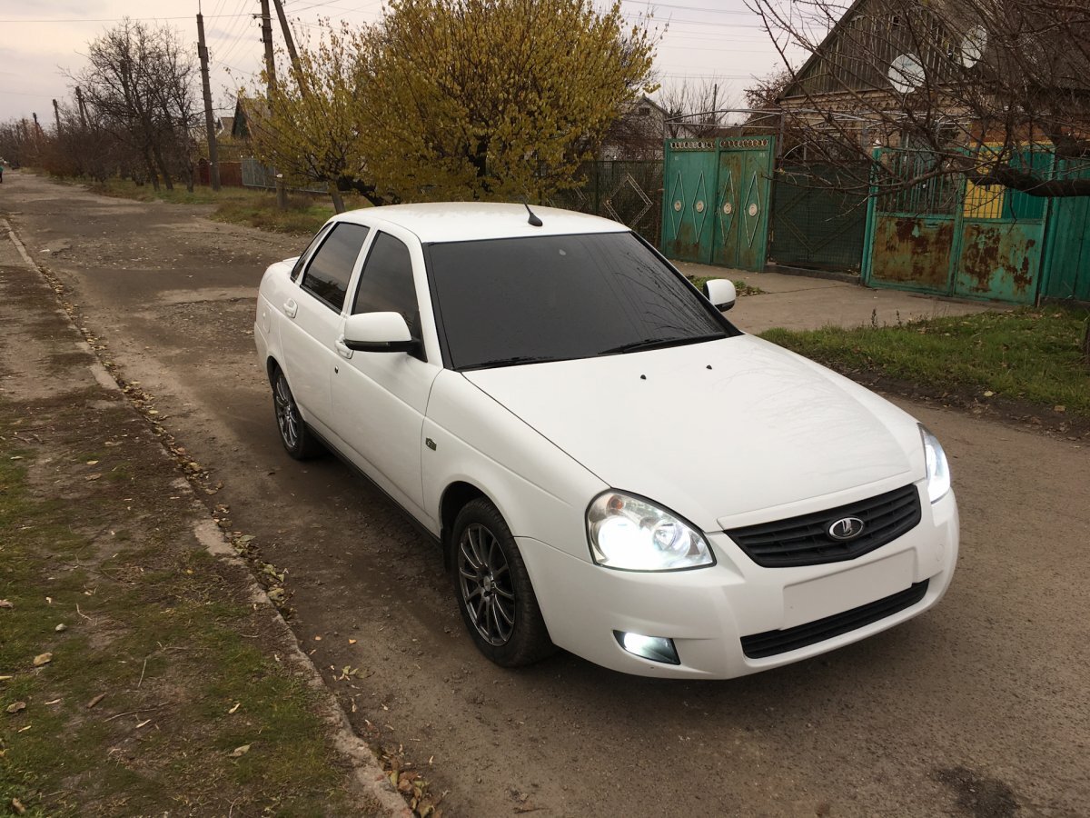 У рестайлинга Лады Приоры были новые бампера и фары 