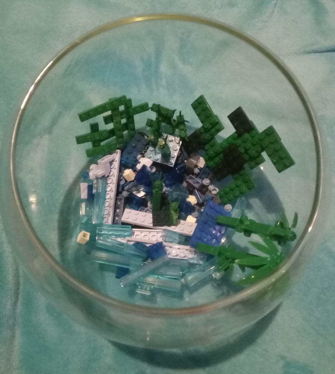 Когда все оттенки синего были отправлены в аквариум, я поняла что их очень мало.