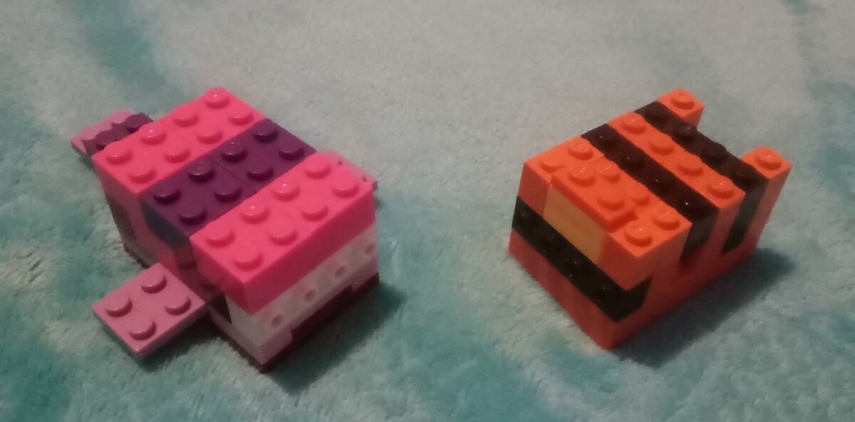 Полосатые рыбки.