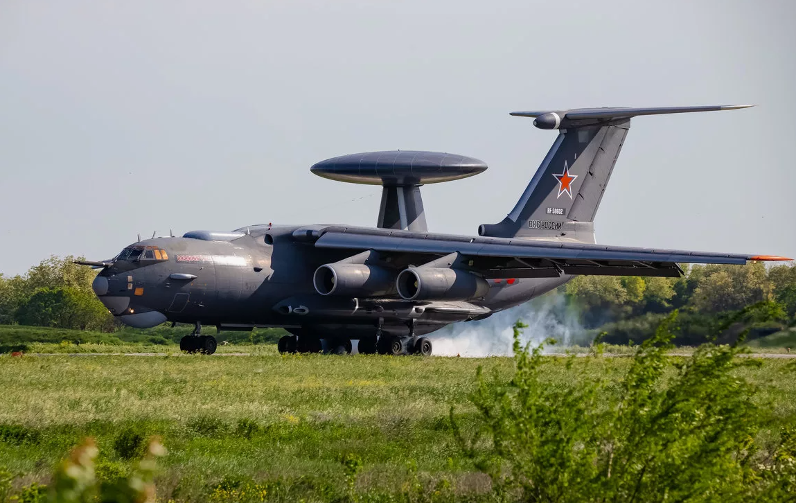 Самолёты А-50У. Два из них было получено в последние месяцы. И это моментально подняло работу комплексов ПВО и перехватчиков на новый уровень. Фото МО РФ