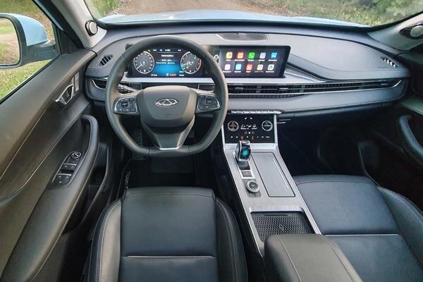 В салоне - единый блок приборки и мультимедиа с экранами на 12,3 дюйма. 