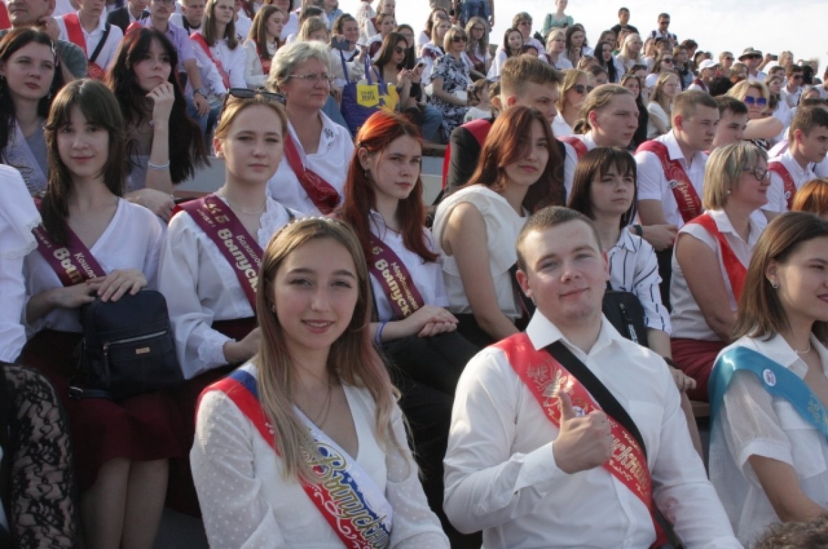    Выпускникам школ Оренбуржья будут вручать серебряные медали.