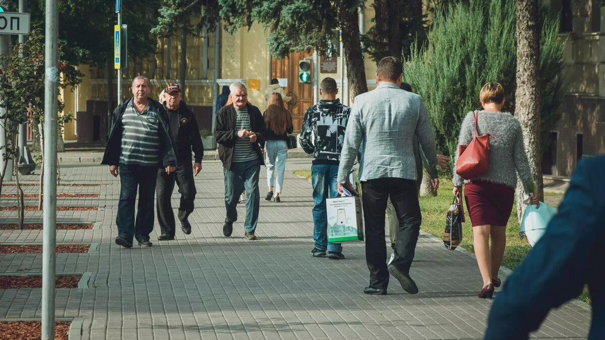     Жители Волгоградской области мало занимаются спортом, слепнут буквально на глазах, большинство игнорирует здоровое питание, согласно данным региональных статистиков.