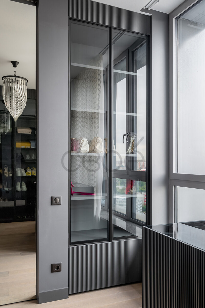 Шкаф для сумок в гардеробной 