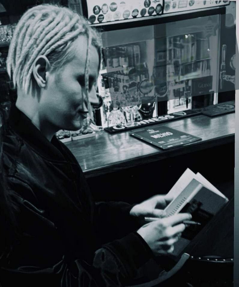 Сейчас что-то выпишет) Ну,или автограф поставит) Из интернета 