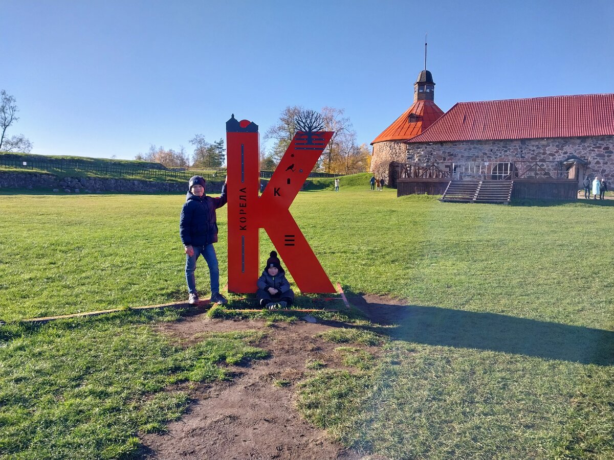Ну, собственно, на это фото попала вся крепость.. Разве что музей чуть правее...