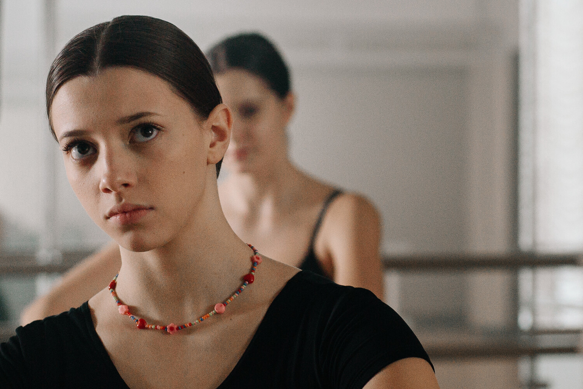 Полина Гухман в сериале «Диагноз «Везучая» (2023) / Фото: more.tv