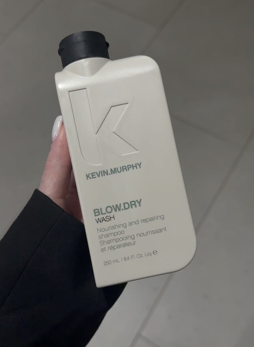 BLOW. DRY WASH KEVIN MURPHY
Шампунь с протеинами зелеными горошка и комплексом с экстрактами древесной коры.
Шампунь укрепляет и защищает волосы от ломкости и термического воздействия