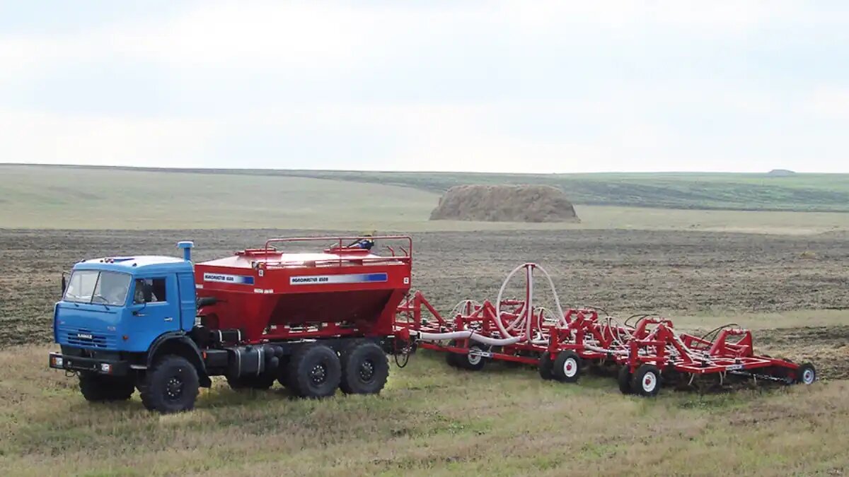 Фото: kamaz-kamaz.ru КАМАЗ с посевным комплексом AGROMASTER