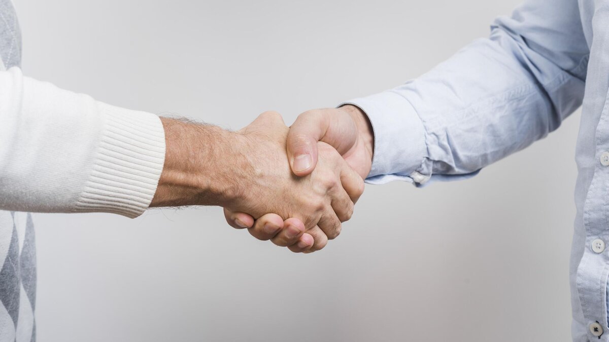    Сюрпризы не заканчиваются: пенсионера, спасшего ребенка, заметили и в МВД© Freepik | freepik