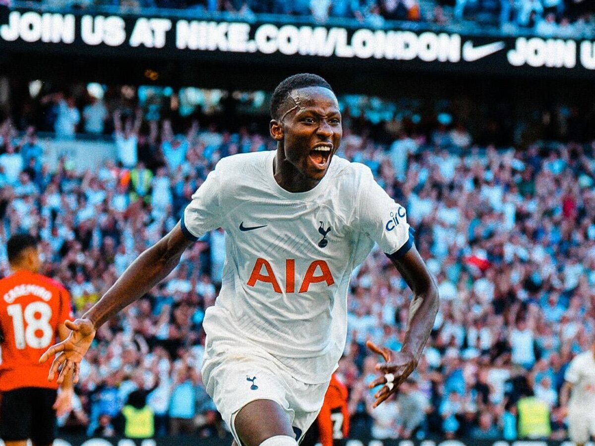    Полузащитник "Тоттенхэм Хотспур" Папе Мате Сарр в матче АПЛ© пресс-служба клуба "Тоттенхэм Хотспур"