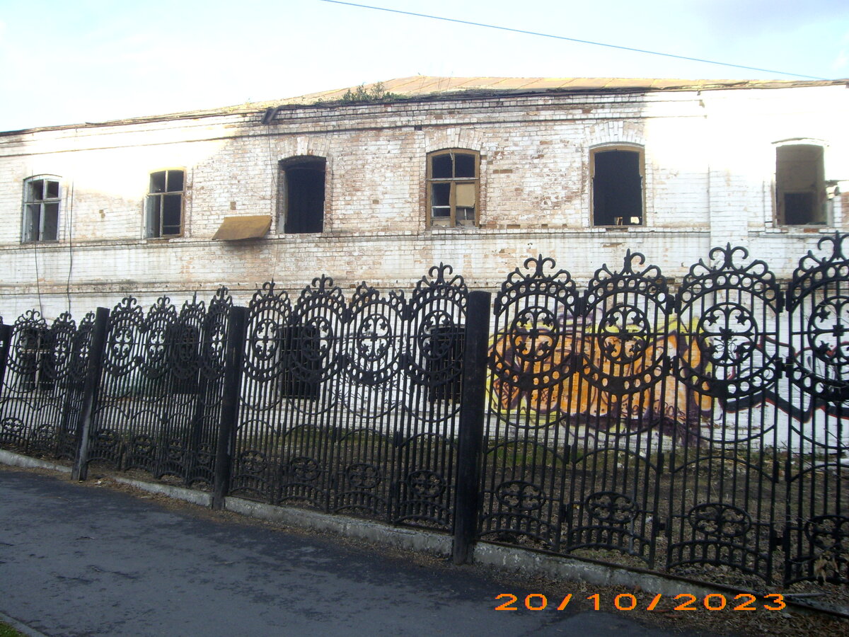 Редактору газеты «Трудовая Тюмень»
Черепанову Александру Киприяновичу
г. Тюмень, ул. 25-го Октября, 46 От жителей Центрального АО г.Тюмени Уважаемый Александр Киприянович!