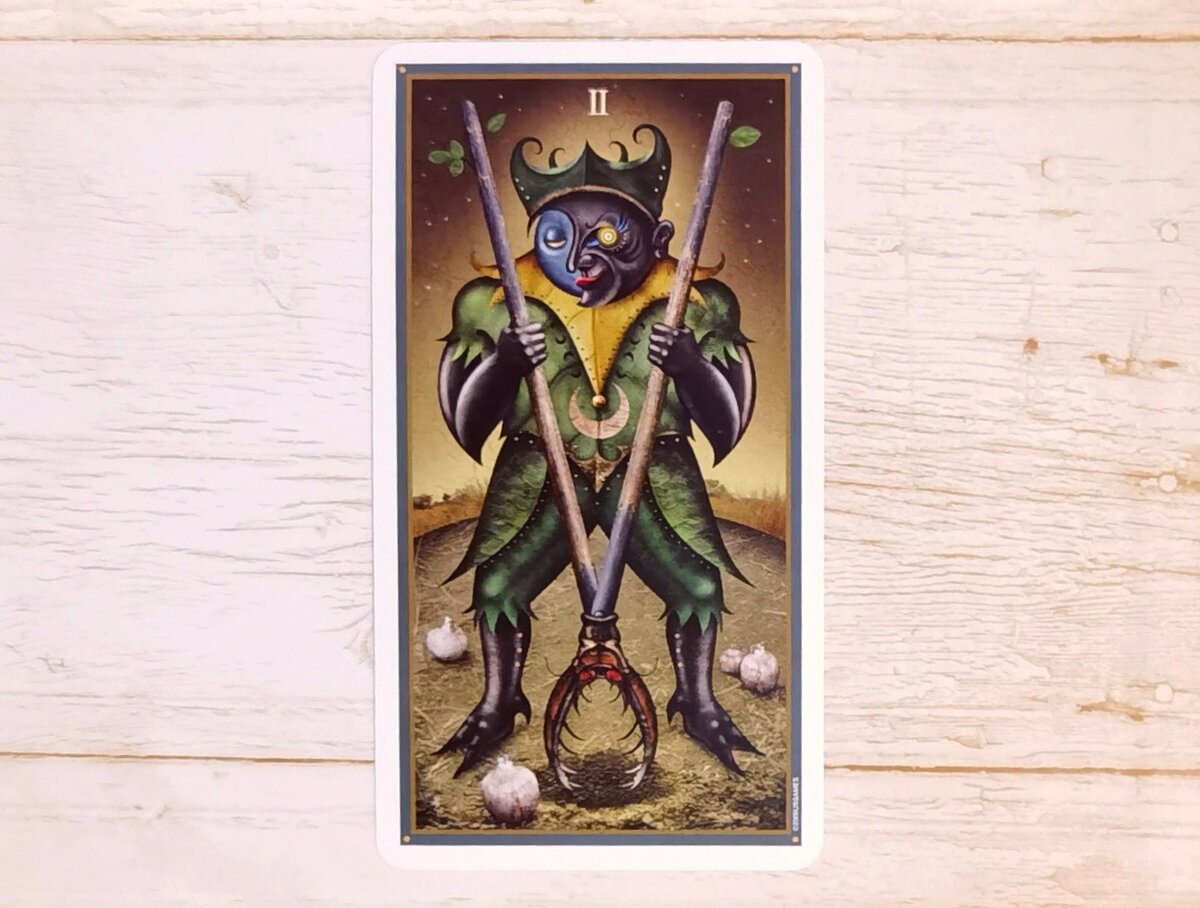 Аркан "II Жезлов". "Таро Безумной Луны".