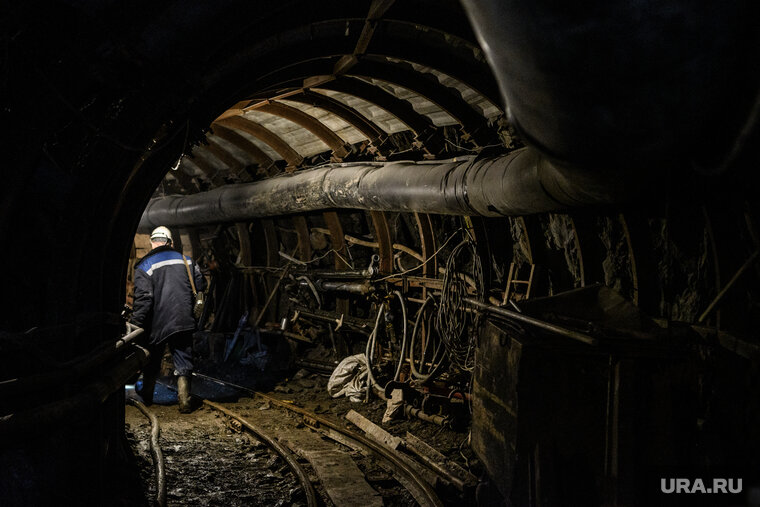    На месте аварии продолжают работу спецслужбы