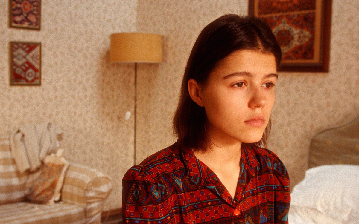 Кадр из фильма «Отпуск в октябре», реж. Роман Михайлов, 2023