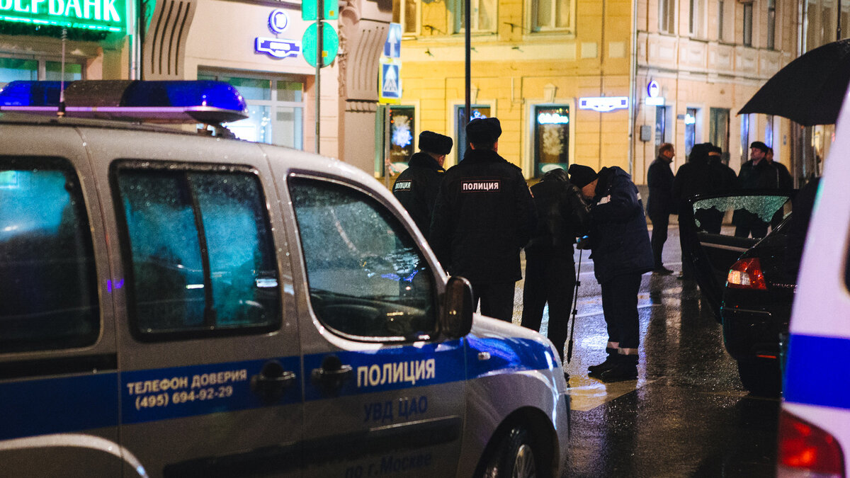 Теракт в москве вчера вечером. Полиция на месте происшествия. Полиция выехала. Полиция на месте аварии. Полиция выехала на место.