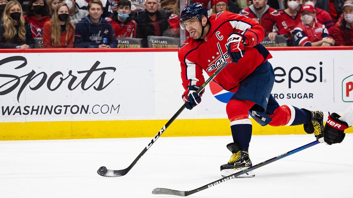 В игре Овечкин.  фото: картинки  яндекса.