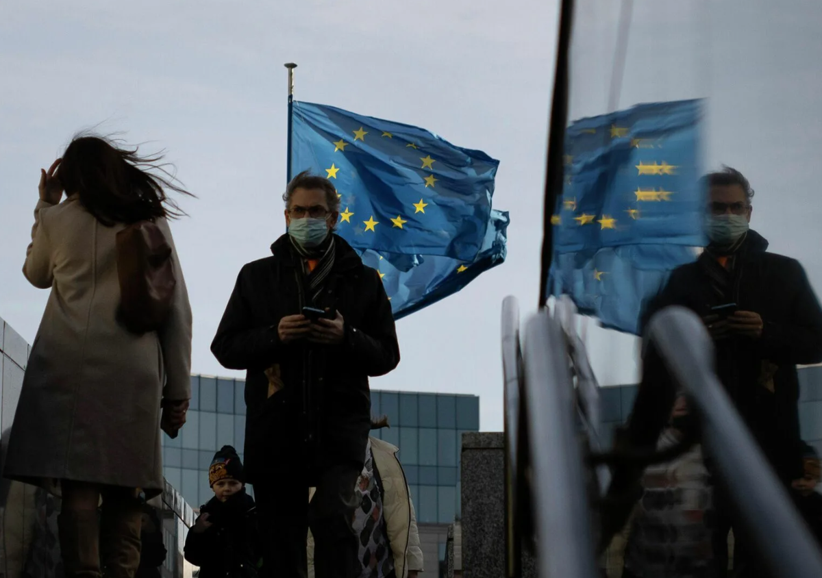 ес кризис. ес против россии. кризис в европе. европейский союз флаг 2022. флаг сша и ес.