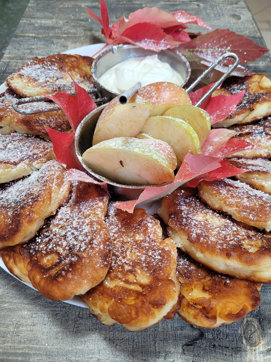 🍁Осенние оладушки🥞 с кусочками яблок, ванилью и корицей с ароматным  кофе☕️ | Кухня. Кофе.Каблуки. | Дзен