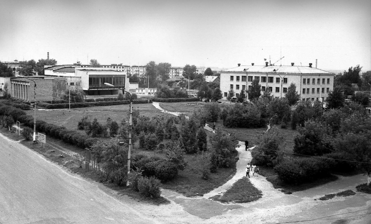 Брянская область ссср. Универмаг Карачев. Древний город Карачев. Старый автовокзал Карачев. Город новый Карачев.