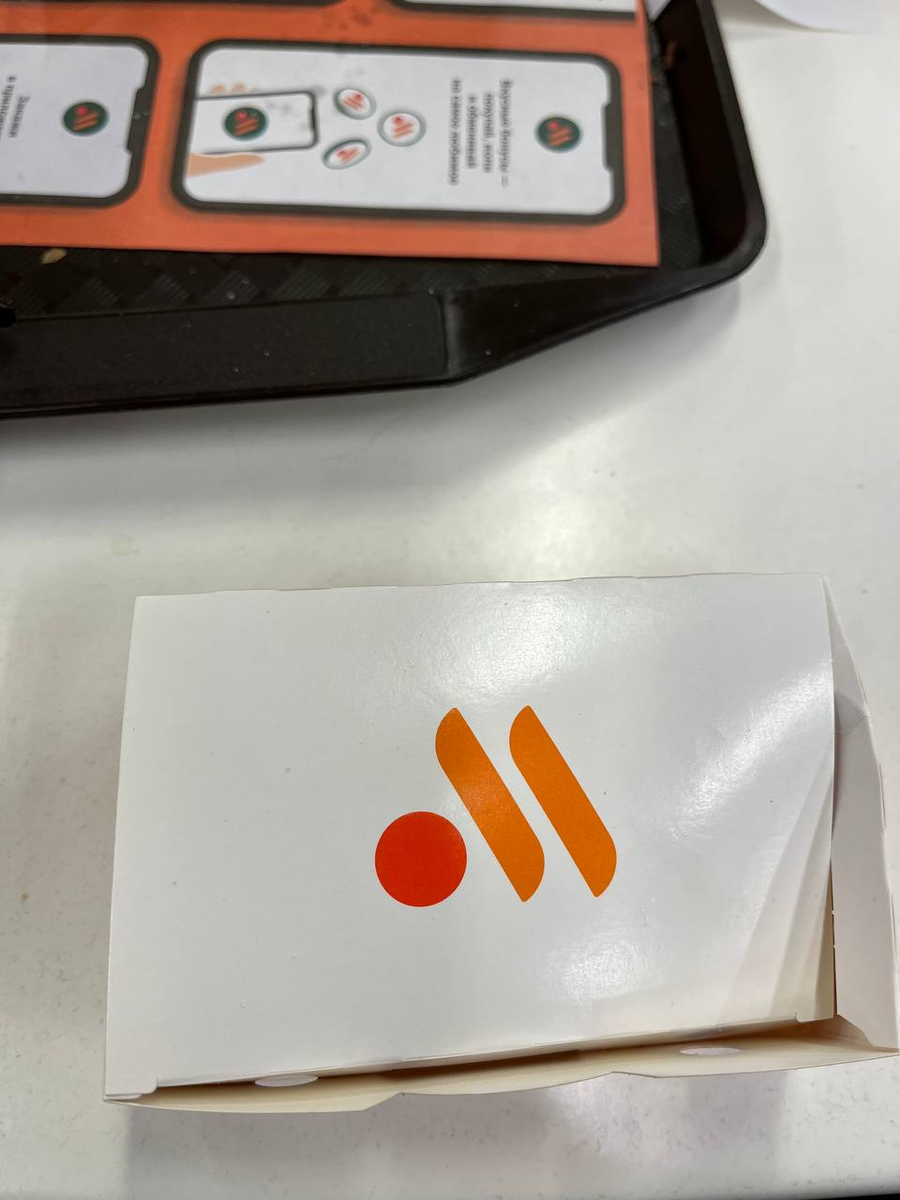 вот в такой коробочке подают колечки. Картинки листабельны