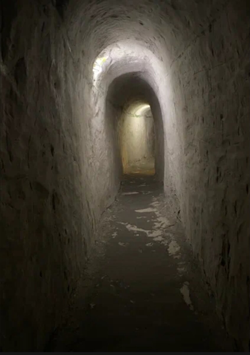 Меловая пещера в подземном монастыре.