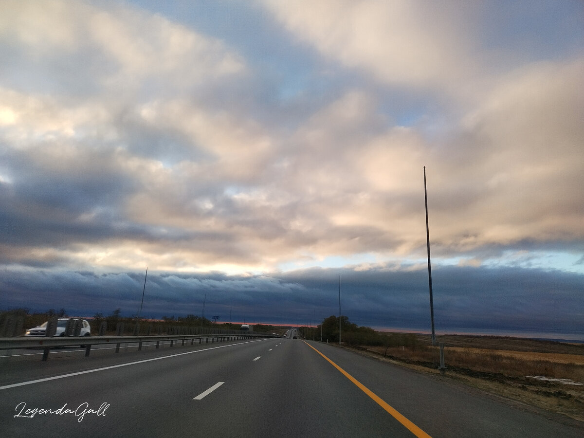 Вот такие полосы тьмы и света по дороге частенько были