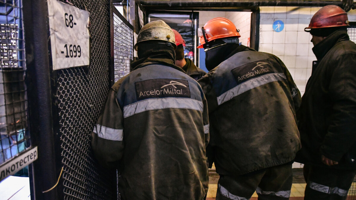 на шахту спускаются отсюда.  фото: картинки  яндекса