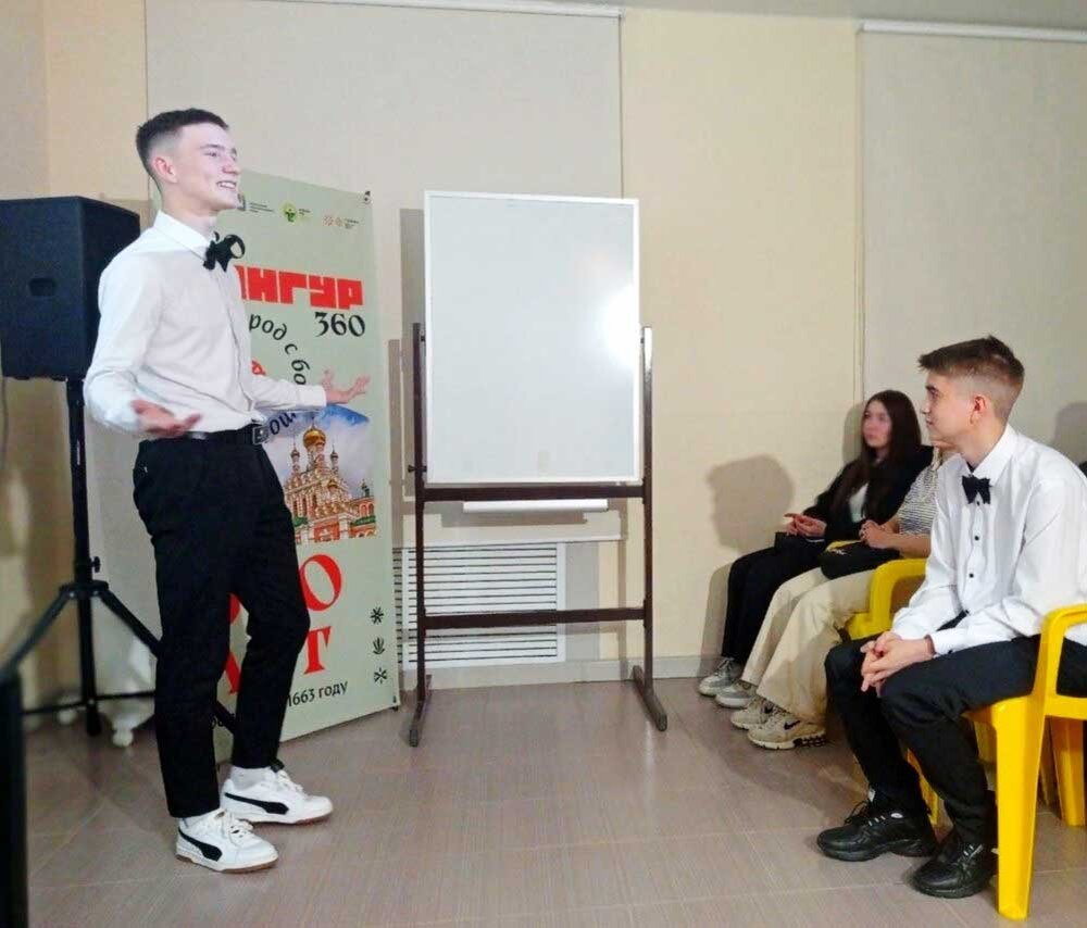 Ученик школы №21 Артём Винокуров читает стихотворение «Ты меня не любишь, не жалеешь»