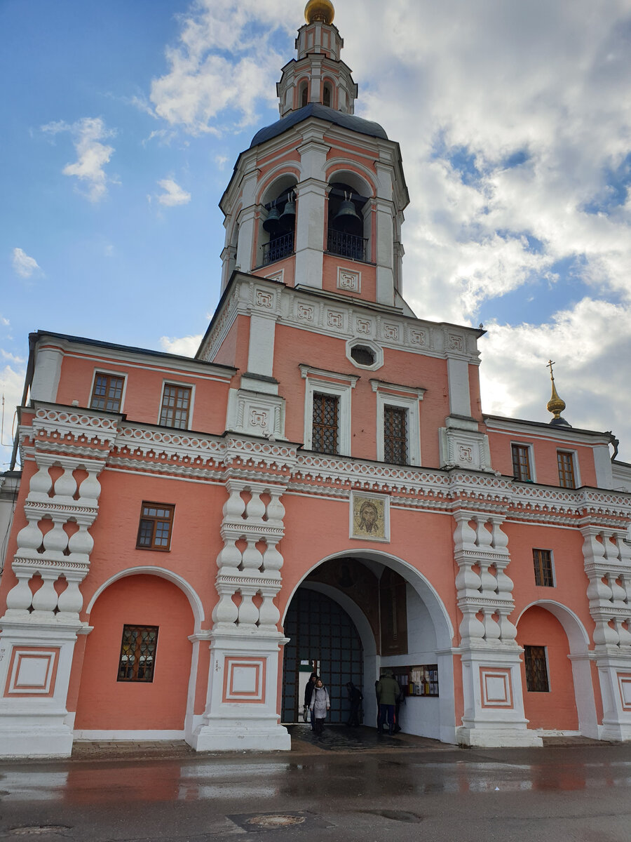 Фото из интернета. Вход в Свято-Данилов монастырь.