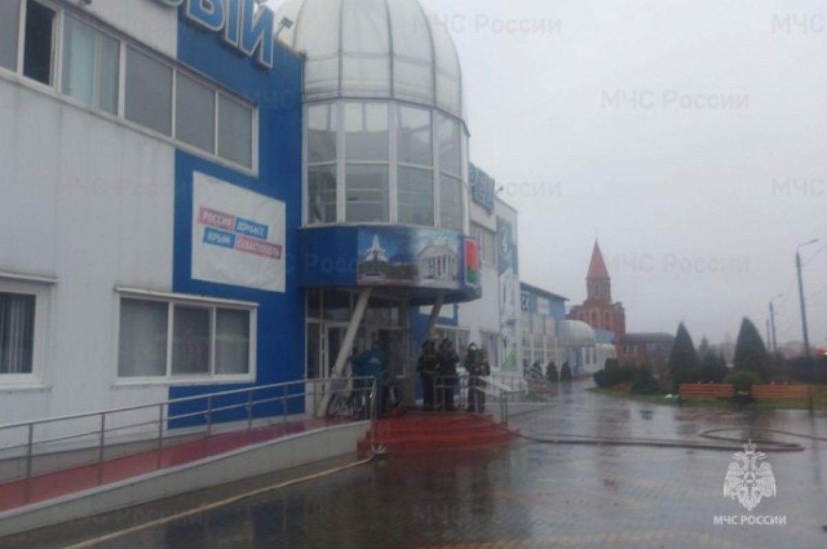    Пожарные эвакуировали 21 человека из спорткомплекса в Брянске