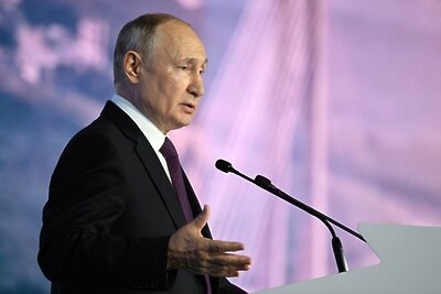    Президент РФ Владимир Путин выступает на пленарной сессии VIII Восточного экономического форума. ©Павел Бедняков РИА Новости