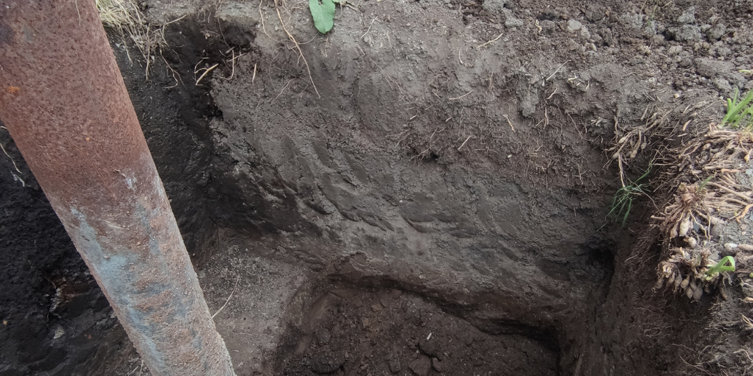 "Так ещё мой прадед делал": как в уральских сёлах упрочняют магазинные лопаты, что они перерубают гвозди