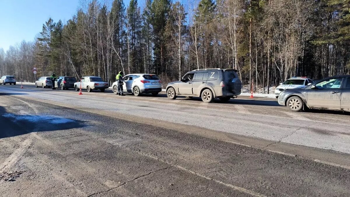     Сплошные проверки на дорогах Тюменской области проводят инспекторы ГИБДД в эти выходные дни. Водителей проверяют на трезвость, а также соблюдение правил дорожного движения.