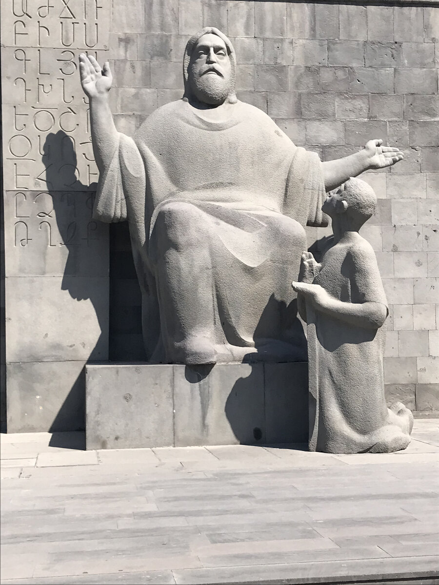 Месроп Маштоц и Корюн 