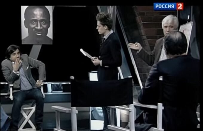    Отар Кушанашвили (слева) и Юрий Дудь (в центре) в ток-шоу «Удар головой» на «России 2»