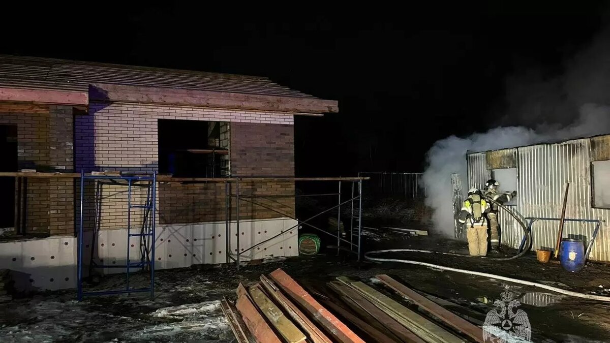     Вечером, 27 октября, в дачном поселке «Солнечное» Тукаевского района Татарстана загорелся металлический строительный вагончик. В результате пожара погиб 45-летний местный житель. Об этом сообщила пресс-служба ГУ МЧС России по Татарстану.