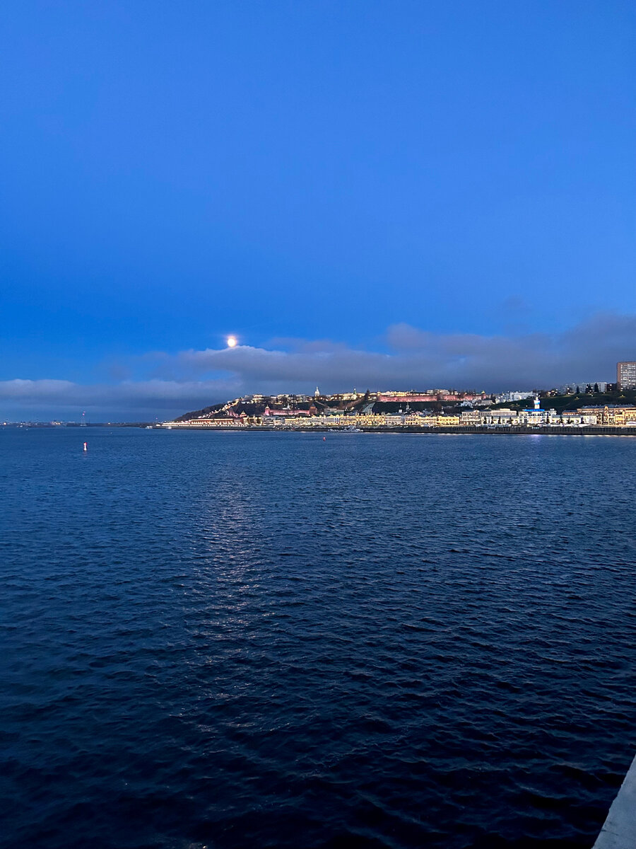 Вид на историческую часть Нижнего Новгорода со Стрелки